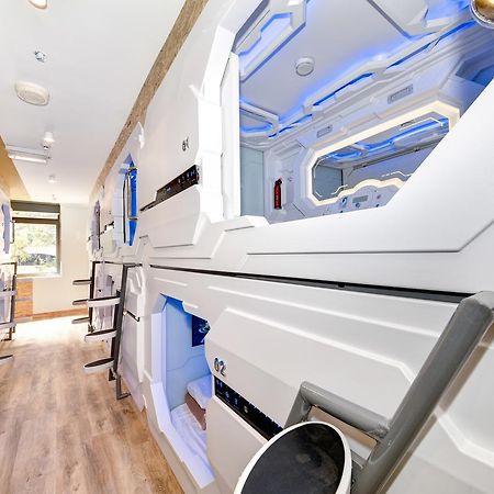 Space Q Capsule Hotel Сидней Экстерьер фото